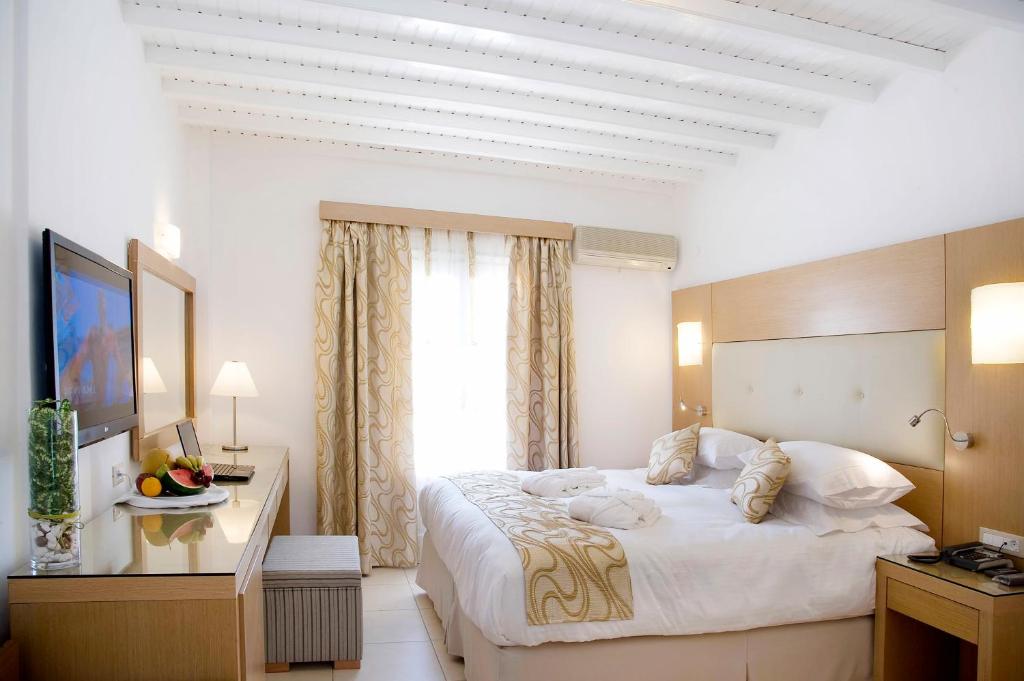 Двухместный (Улучшенный двухместный номер с 2 отдельными кроватями и видом на сад) отеля Dionysos Luxury Hotel Mykonos, Орнос
