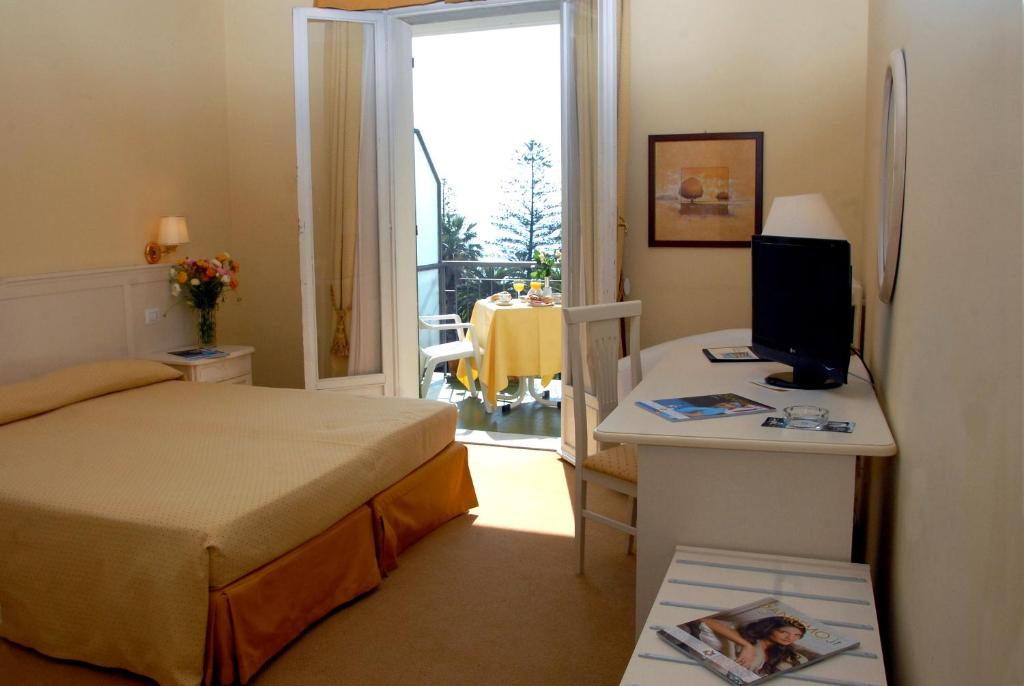 Двухместный (Двухместный номер с 1 кроватью и балконом) отеля Hotel Paradiso, Сан-Ремо