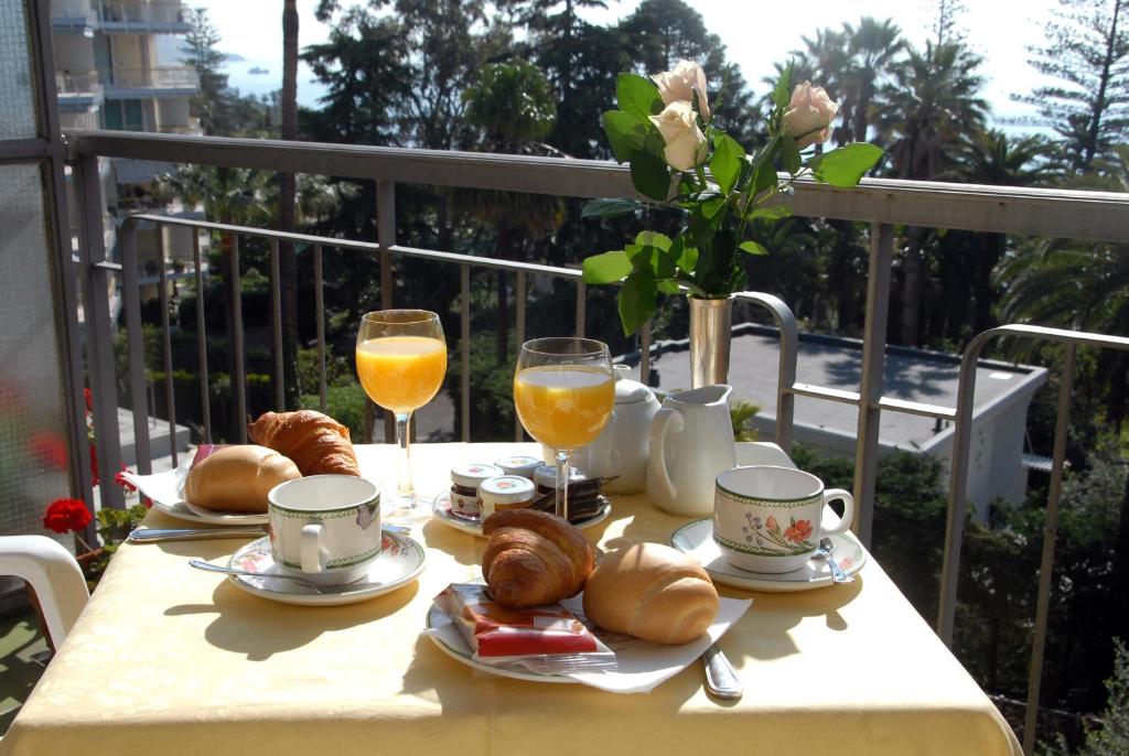 Трехместный (Трехместный номер с балконом), Hotel Paradiso