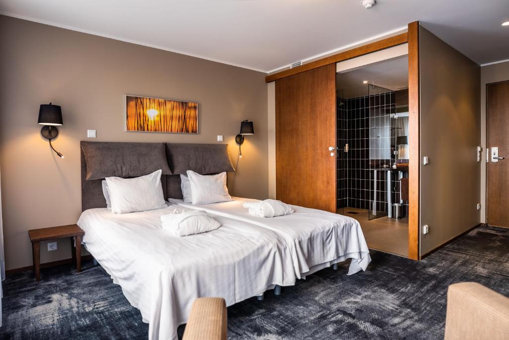 Двухместный (Улучшенный двухместный номер с 1 кроватью или 2 отдельными кроватями и доступом в спа-центр) отеля Johan Design & SPA Hotel, Курессааре