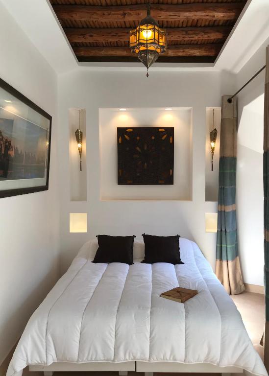 Двухместный (Улучшенный двухместный номер с 1 кроватью или 2 отдельными кроватями, вид на бассейн) отеля Riad Zahir, Марракеш