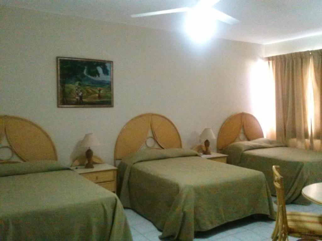 Номер (Односпальная кровать в общем номере для женщин) апарт-отеля Apartahotel Jardines Metropolitanos, Сантьяго-де-лос-Кабальерос