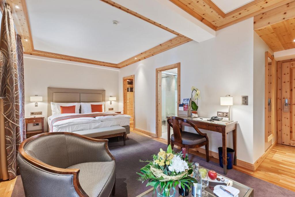 Двухместный (Двухместный номер Делюкс с 1 кроватью и видом на Маттерхорн) отеля Grand Hotel Zermatterhof, Церматт