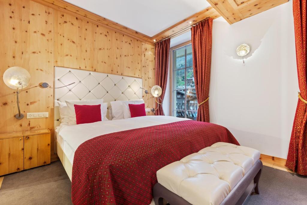 Сьюит (Улучшенный люкс с 1 спальней и видом на Маттерхорн) отеля Grand Hotel Zermatterhof, Церматт