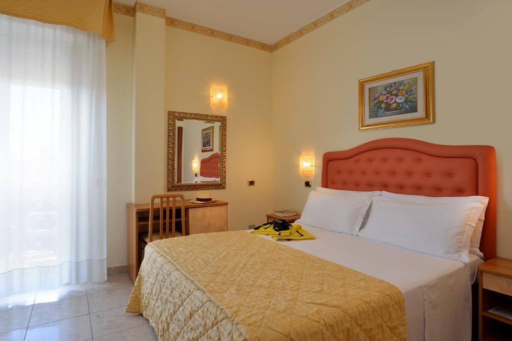 Одноместный (Двухместный номер с 1 кроватью для одноместного размещения) отеля Hotel Gaston, Римини