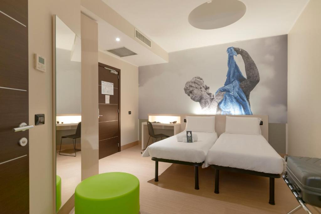 Двухместный (Бюджетный двухместный номер с 2 отдельными кроватями, без окна) отеля B&B Hotel Como, Комо