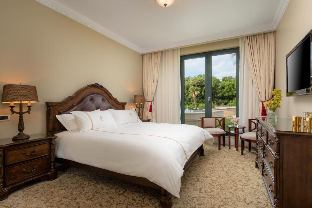 Двухместный (Номер Делюкс с кроватью размера «king-size» и балконом) отеля Royal Princess Hotel, Дубровник
