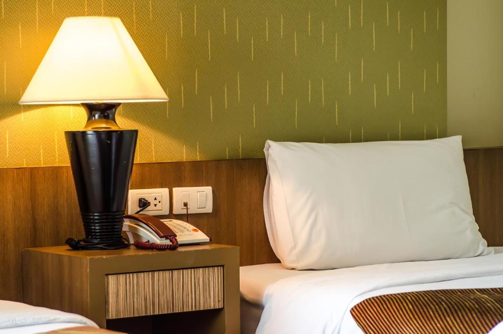 Двухместный (Стандартный двухместный номер с 1 кроватью или 2 отдельными кроватями) отеля The Platinum Suite, Бангкок