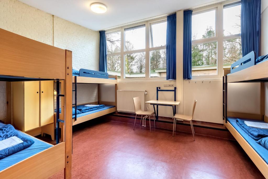 Семейный (Six Person Room With Private Bathroom and Shower) хостела Stayokay Apeldoorn, Утрехт