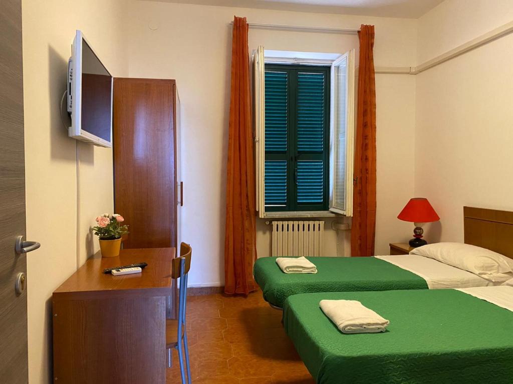 Двухместный (Двухместный номер с 1 кроватью или 2 отдельными кроватями и собственной внешней ванной комнатой) гостевого дома Milazzo Luxury Home roma, Рим