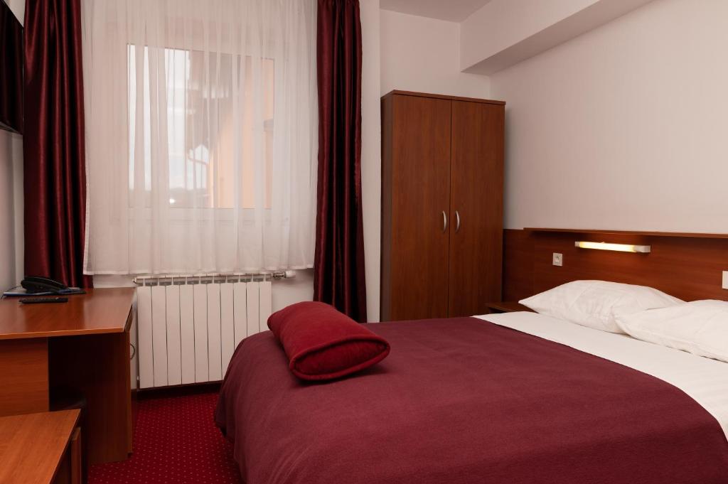 Двухместный (Двухместный номер с 1 кроватью (для 1 взрослого)) отеля Hotel Mirni Kutak, Оточаца