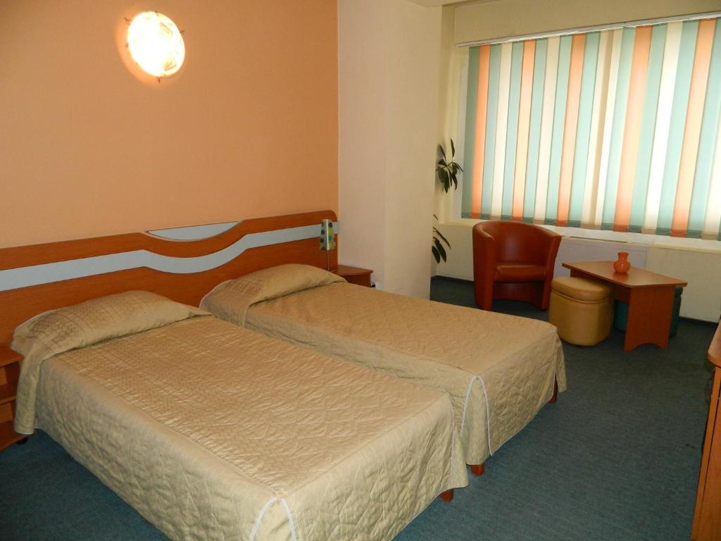 Двухместный (Стандартный двухместный номер с 2 отдельными кроватями) отеля Elizeu Hotel, Бухарест
