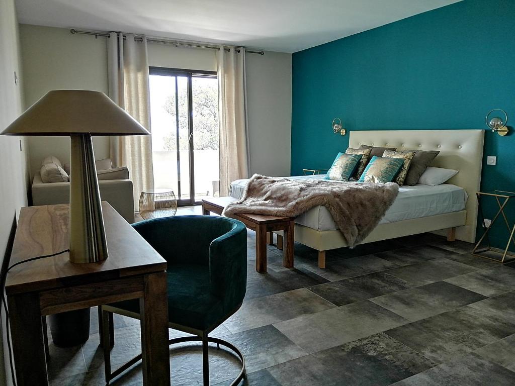 Двухместный (Улучшенный двухместный номер с 1 кроватью и террасой, вид на море) отеля Auberge Ferayola, Галерия