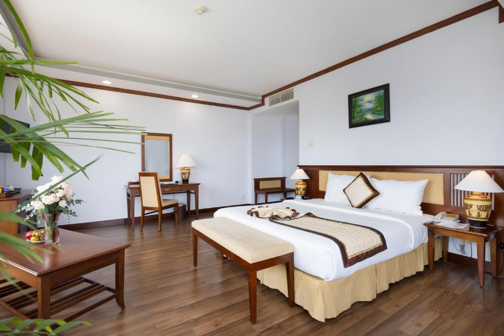 Двухместный (Улучшенный двухместный номер бизнес-класса с 1 кроватью) курортного отеля Saigon - Ninh Chu Hotel & Resort, Фанранг