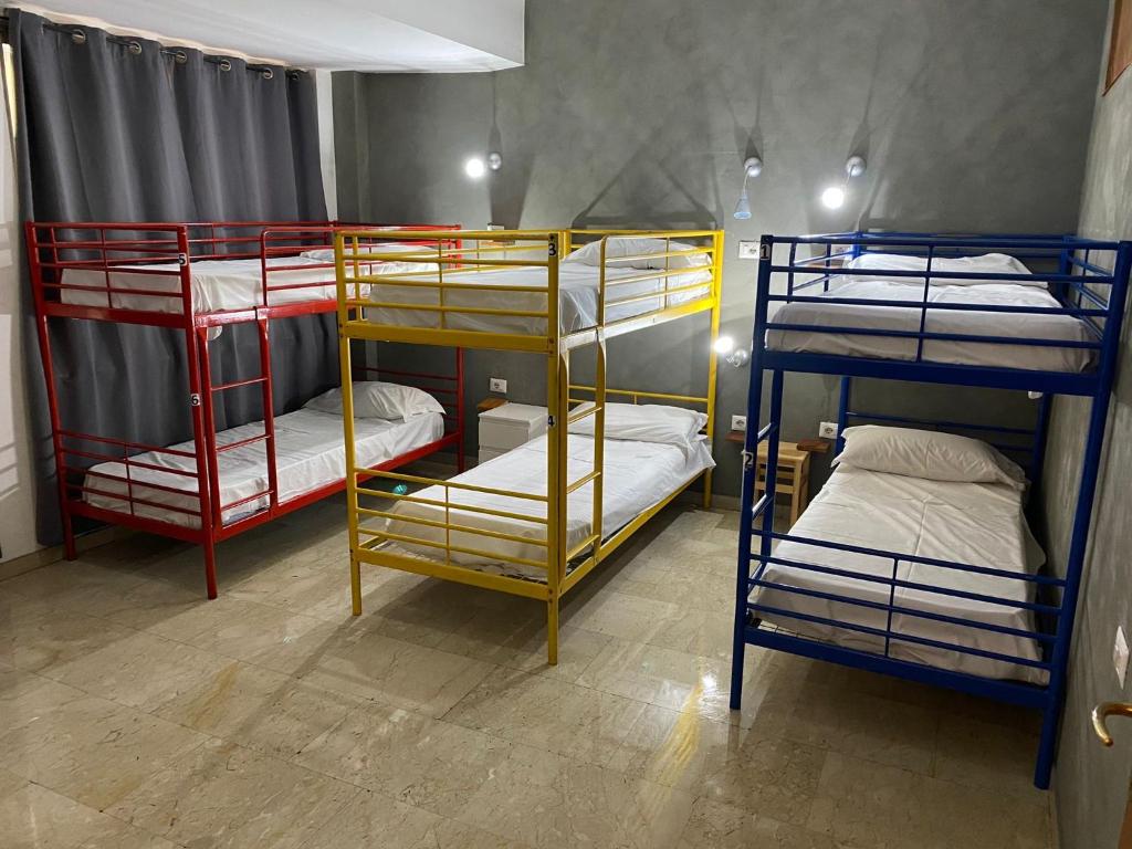 Номер (Кровать в общем 6-местном номере для мужчин и женщин) хостела Lion Hostel, Милан