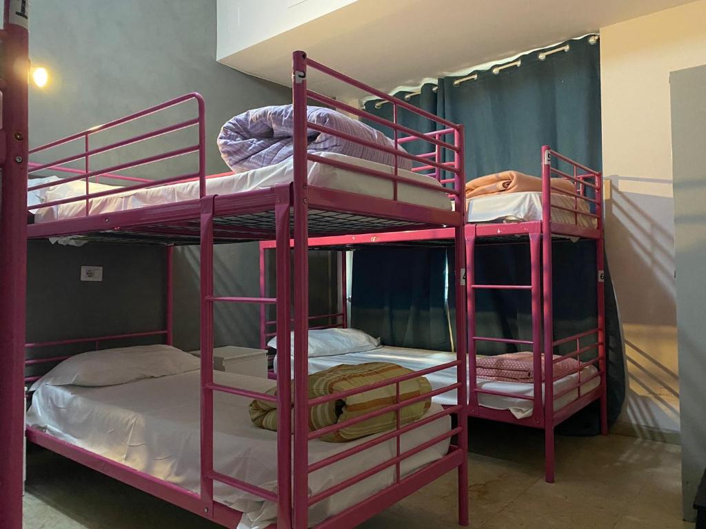 Номер (Кровать в общем 6-местном номере для женщин) хостела Lion Hostel, Милан