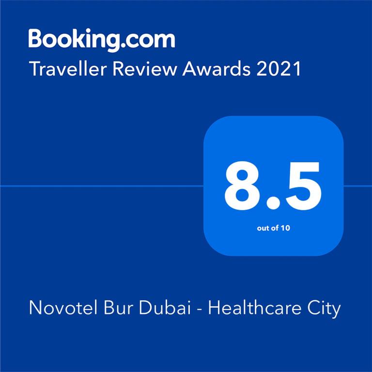 Двухместный (Номер Делюкс с 1 двуспальной кроватью, 1 диваном-кроватью и балконом) отеля Novotel Bur Dubai - Healthcare City, Дубай