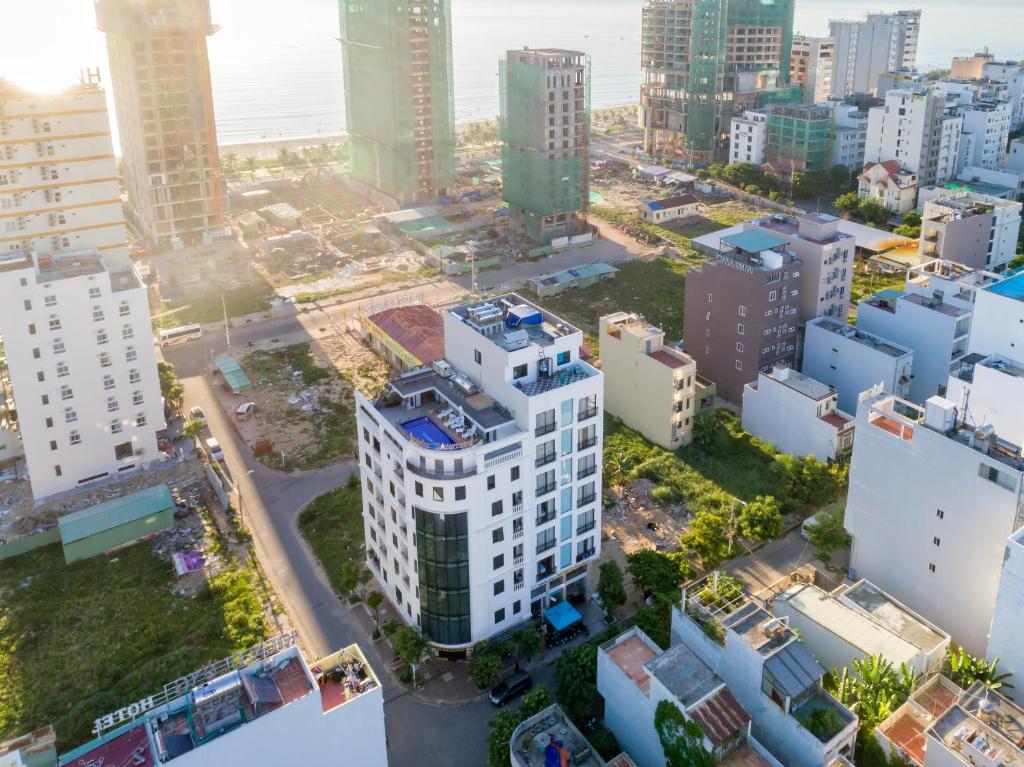 Двухместный (Улучшенный номер с кроватью размера «queen-size» без окна), Raon Danang Beach