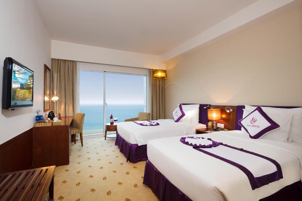 Двухместный (Двухместный номер Делюкс с 2 отдельными кроватями и видом на океан) отеля TTC Hotel Premium - Michelia, Нячанг