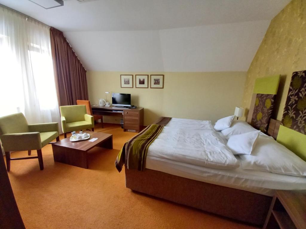 Двухместный (Двухместный номер «Комфорт» с 1 кроватью) отеля Hotel BELASSI, Бойнице