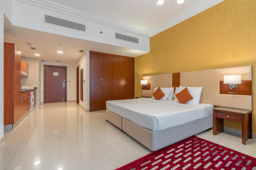 Двухместный (Номер-студия Делюкс с балконом) апарт-отеля Star Metro Deira Hotel Apartments, Дубай