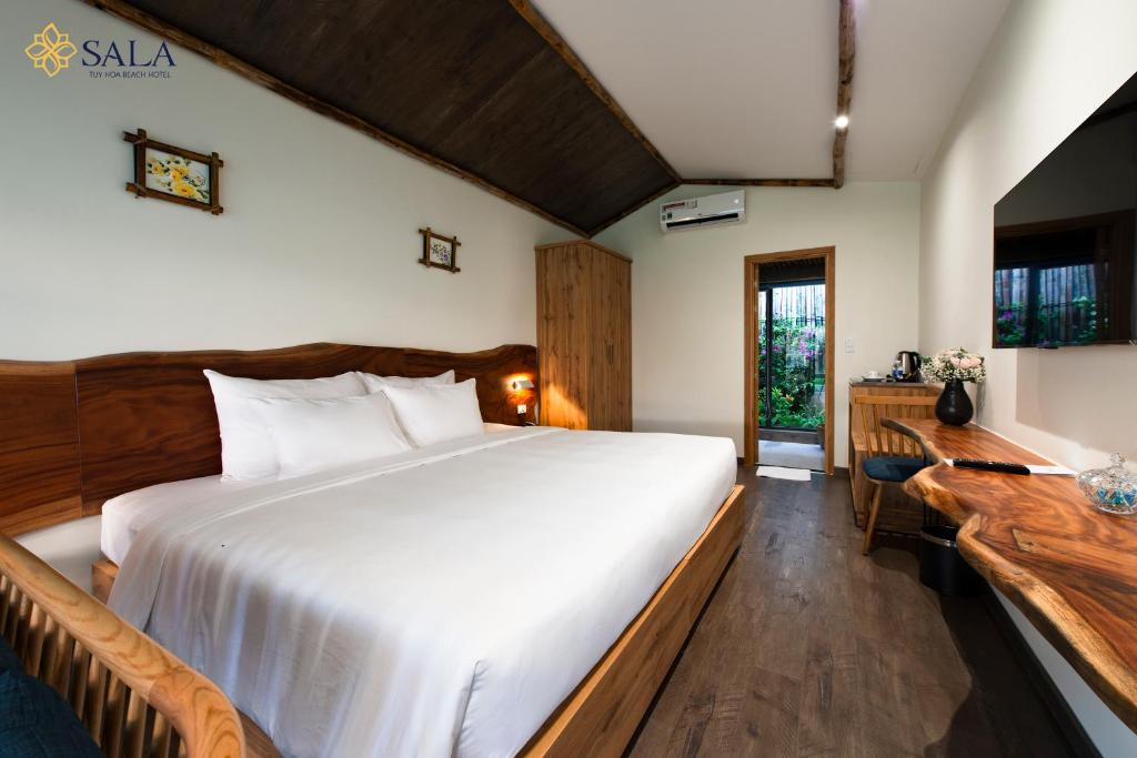 Двухместный (Двухместный номер с 1 кроватью или 2 отдельными кроватями, вид на сад) отеля Sala Tuy Hoa Beach Hotel, Туихоа