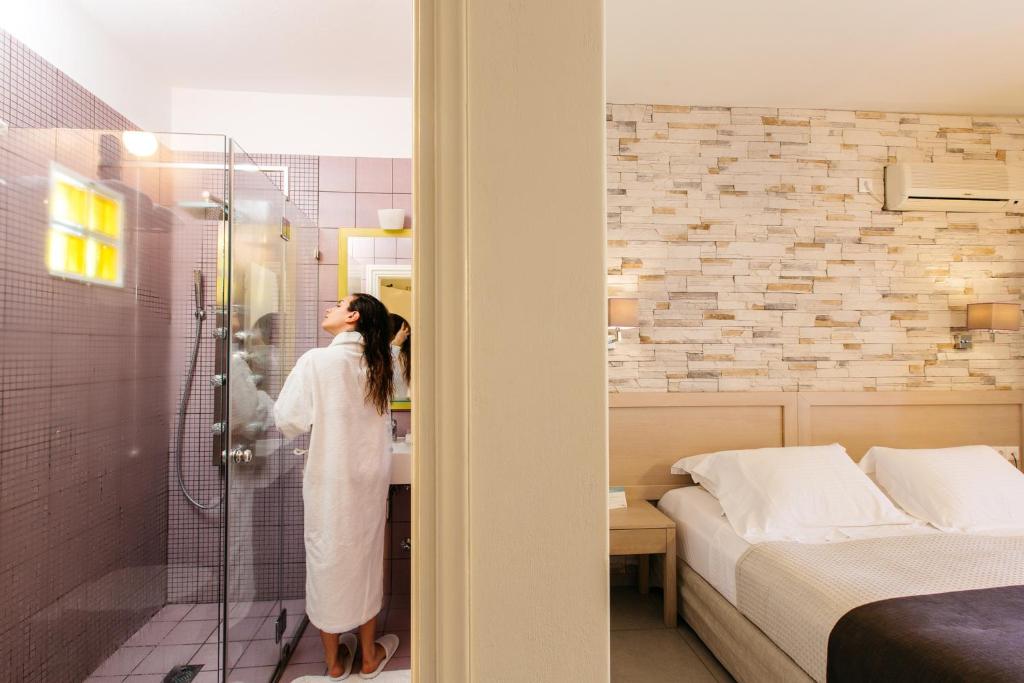 Двухместный (Улучшенный двухместный номер с 2 отдельными кроватями и видом на деревню) отеля Ikion Eco Boutique Hotel, Патитирион