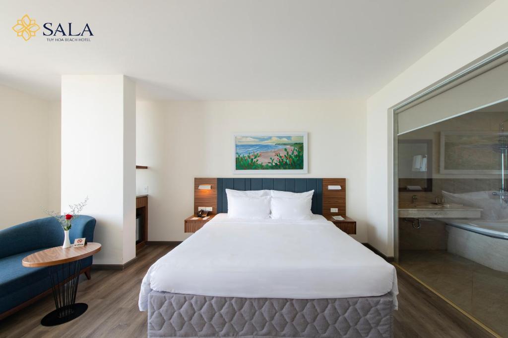 Двухместный (Номер с кроватью размера «king-size» и видом на море) отеля Sala Tuy Hoa Beach Hotel, Туихоа