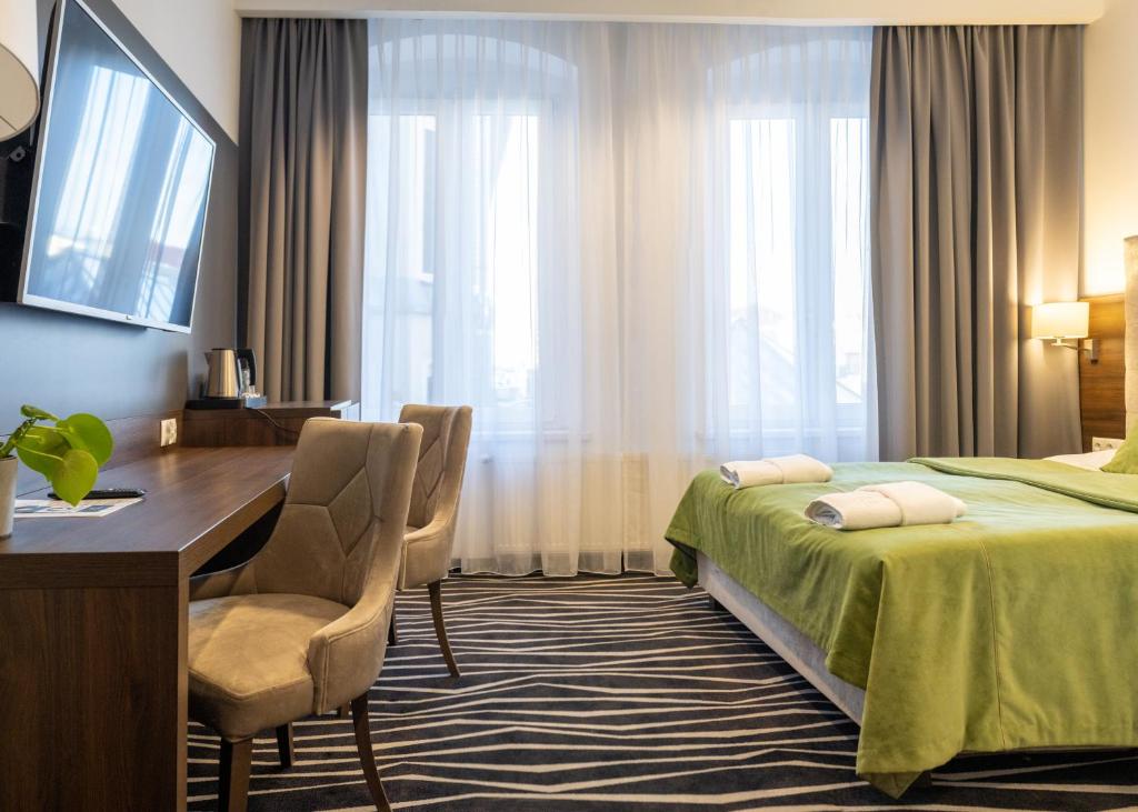 Двухместный (Улучшенный двухместный номер с 1 кроватью) отеля No1 bed&breakfast lounge, Лешно