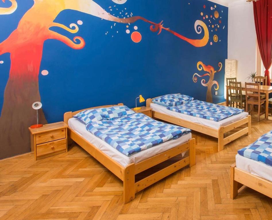 Номер (Односпальная кровать в общем номере) хостела Hostel Downtown, Прага