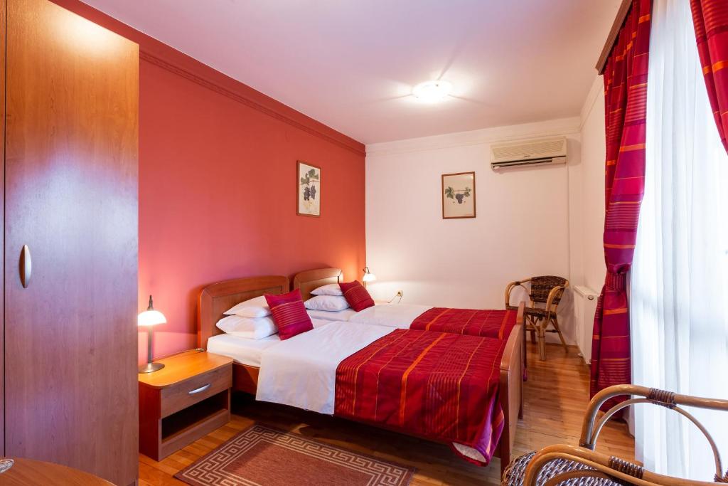 Двухместный (Двухместный номер с 1 кроватью или 2 отдельными кроватями) загородного отеля Kolar Wine Cellars, Осиек