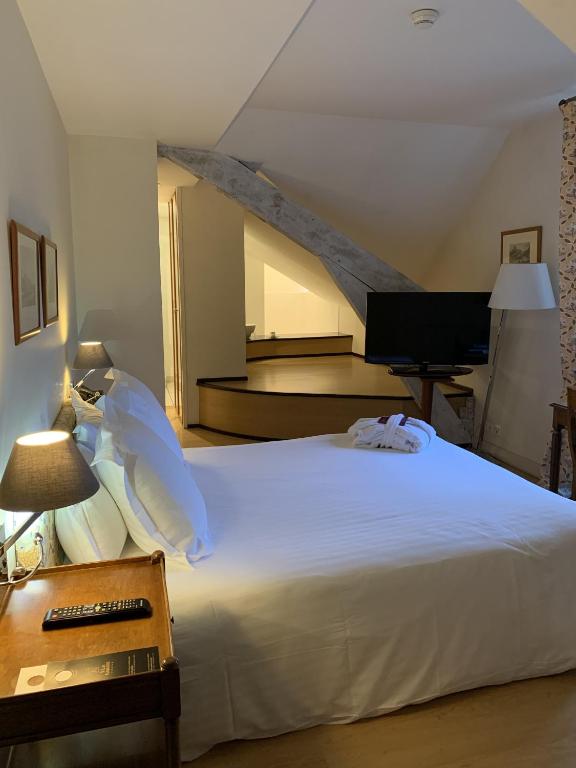 Двухместный (Специальное предложение — Улучшенный двухместный номер с 1 кроватью, предоставляются спа-процедуры) отеля Hôtel Villa Navarre - Les Collectionneurs, По