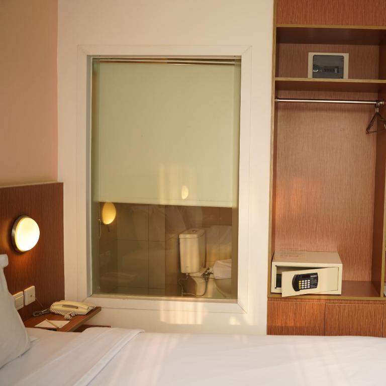 Двухместный (Улучшенный двухместный номер с 1 кроватью или 2 отдельными кроватями) отеля Pomelotel, Джакарта