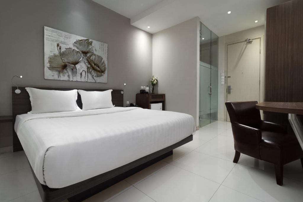 Двухместный (Улучшенный двухместный номер с 1 кроватью или 2 отдельными кроватями) отеля Collection O 14 Sun Boutique Hotel, Кута