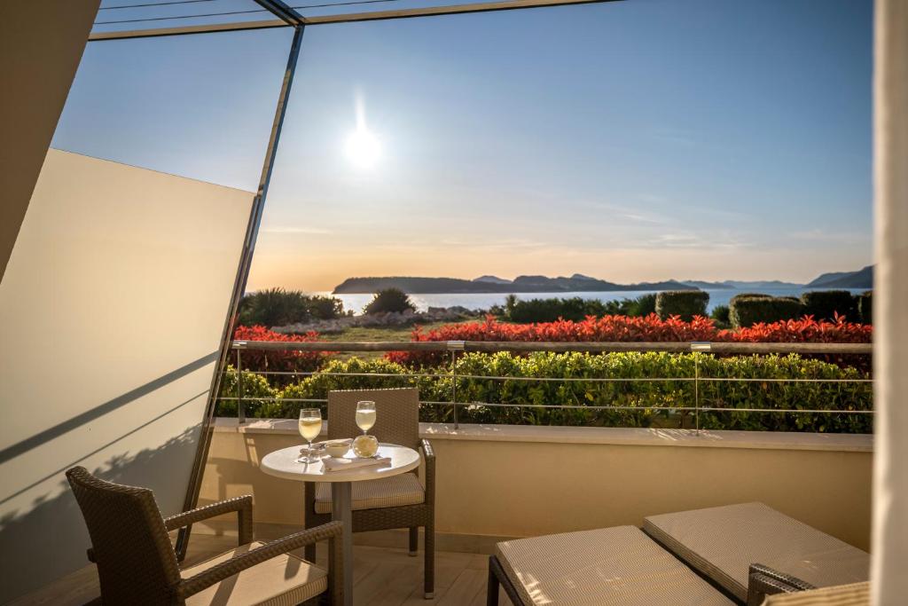 Двухместный (Двухместный номер Делюкс с 1 кроватью и балконом, вид на море - Услуги уровня V) отеля Valamar Dubrovnik President Hotel, Дубровник