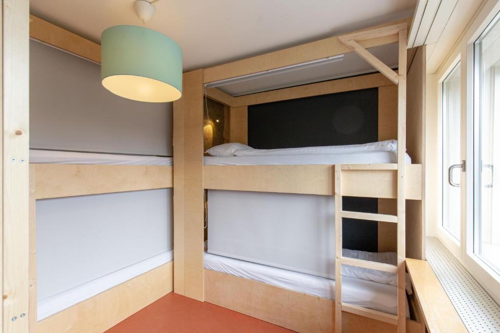 Номер (Кровать в общем 6-местном номере для мужчин и женщин) хостела generation YMCA Hostel, Базель