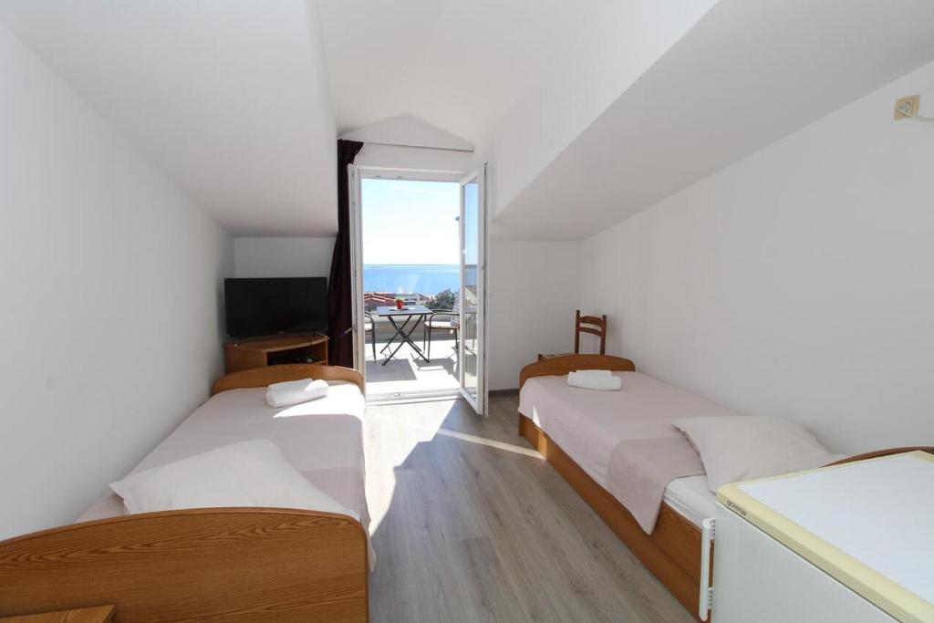Двухместный (Двухместный номер с 2 отдельными кроватями и террасой, вид на море) гостевого дома Double Room Mandre 6309a, Колан