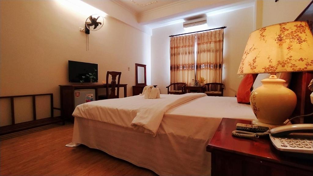 Двухместный (Двухместный номер Делюкс с 1 кроватью или 2 отдельными кроватями) отеля Yen Nhi Hotel Ninh Binh, Ниньбинь