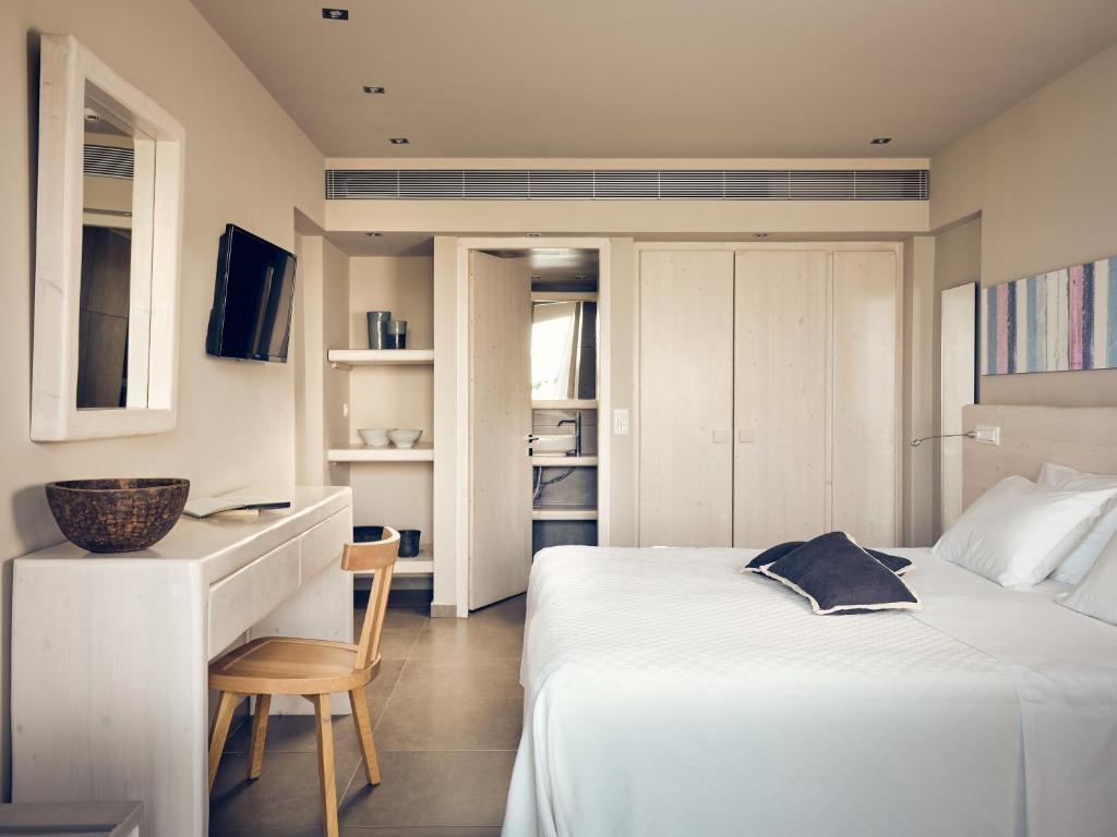Двухместный (Улучшенный двухместный номер c 1 кроватью или 2 отдельными кроватями, панорамный вид на море и на бассейн (для 2 взрослых)) отеля Ionian Hill Hotel, Аргасион