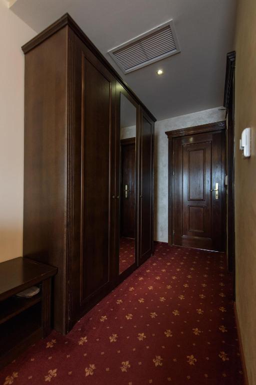 Двухместный (Двухместный номер с 1 кроватью, балконом и видом на набережную) отеля Hotel Golden Palace, Мамая