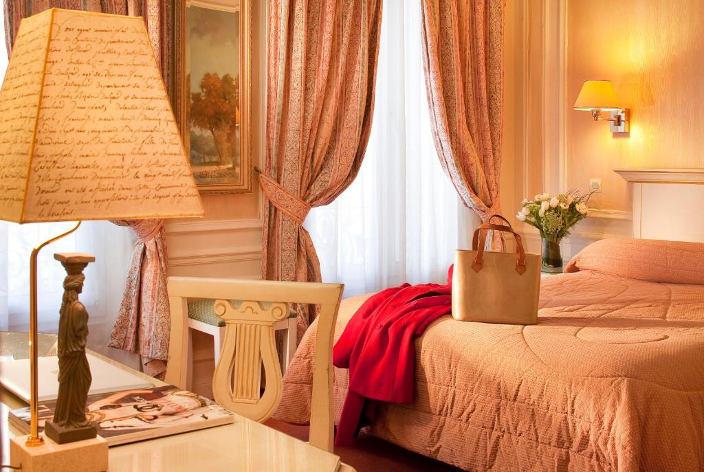 Двухместный (Привилегированный двухместный номер с 1 кроватью или 2 отдельными кроватями) отеля Hotel Saint Jacques, Париж