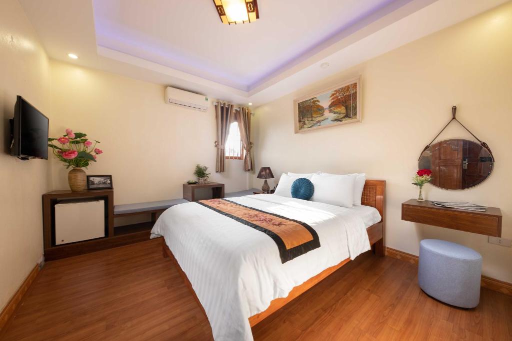 Двухместный (Улучшенный двухместный номер с 1 кроватью) отеля Viet Village Hotel & Travel, Ханой