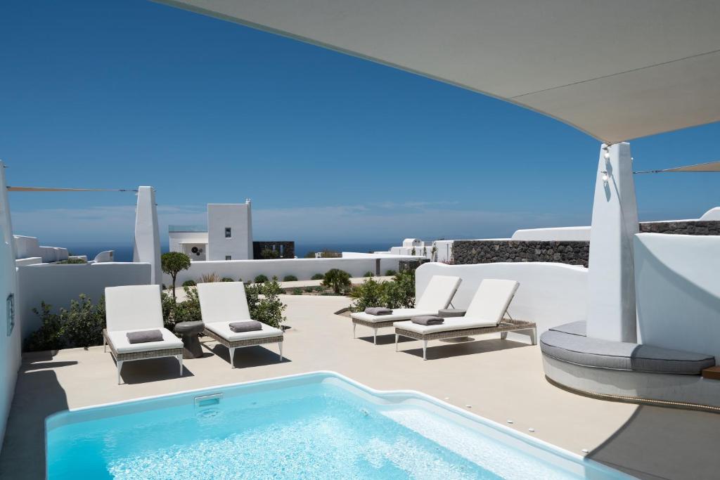 Сьюит (Люкс с 2 роскошными спальнями и собственным бассейном) отеля La Ponta Villas & Suites, Акротирион