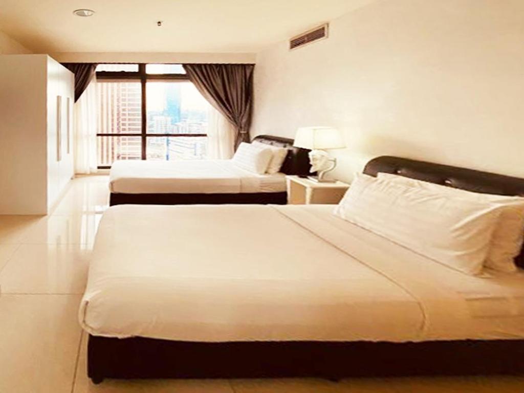 Апартаменты (Family King Suite with Pool View (with Late Checkout)), Eastern Suites @ Times Square KL