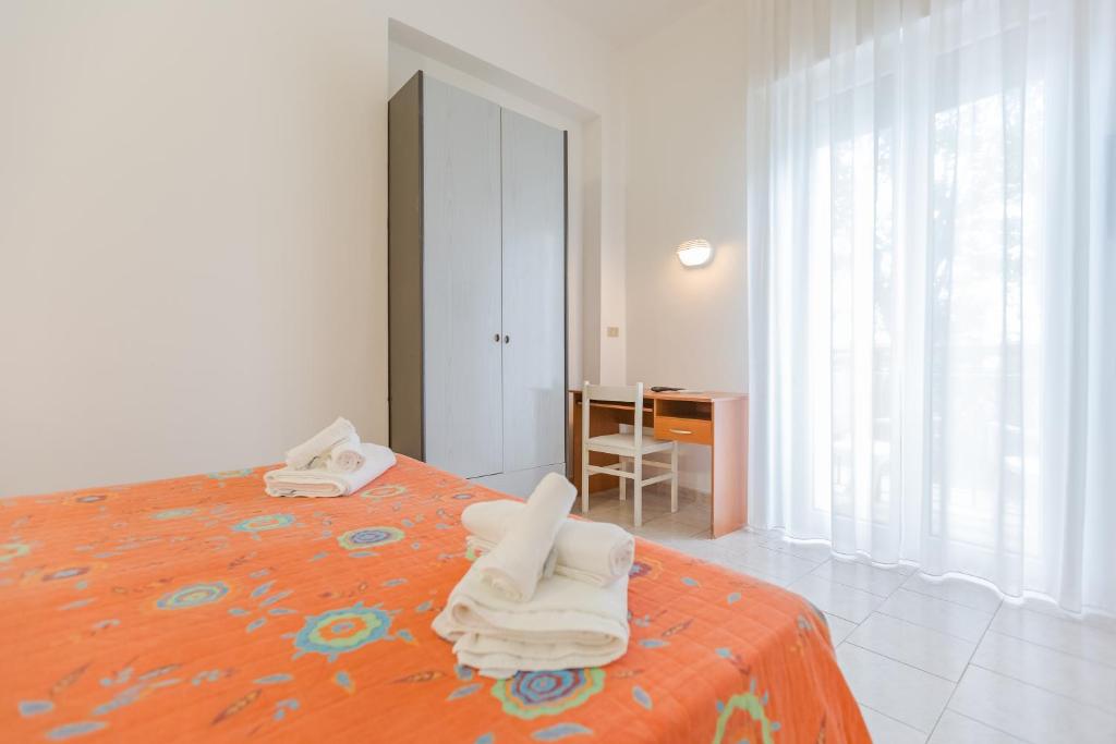 Двухместный (Двухместный номер с 1 кроватью или 2 отдельными кроватями и балконом) отеля Hotel Marylise, Римини
