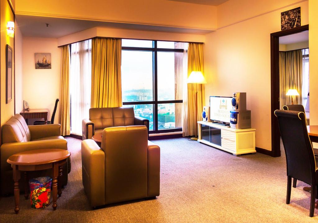 Апартаменты (Family King Suite with Pool View (with Late Checkout)), Eastern Suites @ Times Square KL