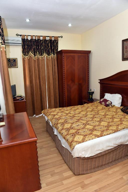 Двухместный (Двухместный номер с 1 кроватью и балконом (для 2 взрослых и 1 ребенка)) гостевого дома Ansera, Шеки