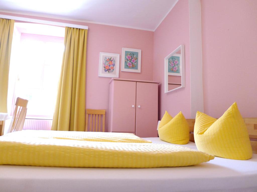 Двухместный (Двухместный номер с 1 кроватью и собственной ванной комнатой) отеля Pension Stoi budget guesthouse, Инсбрук