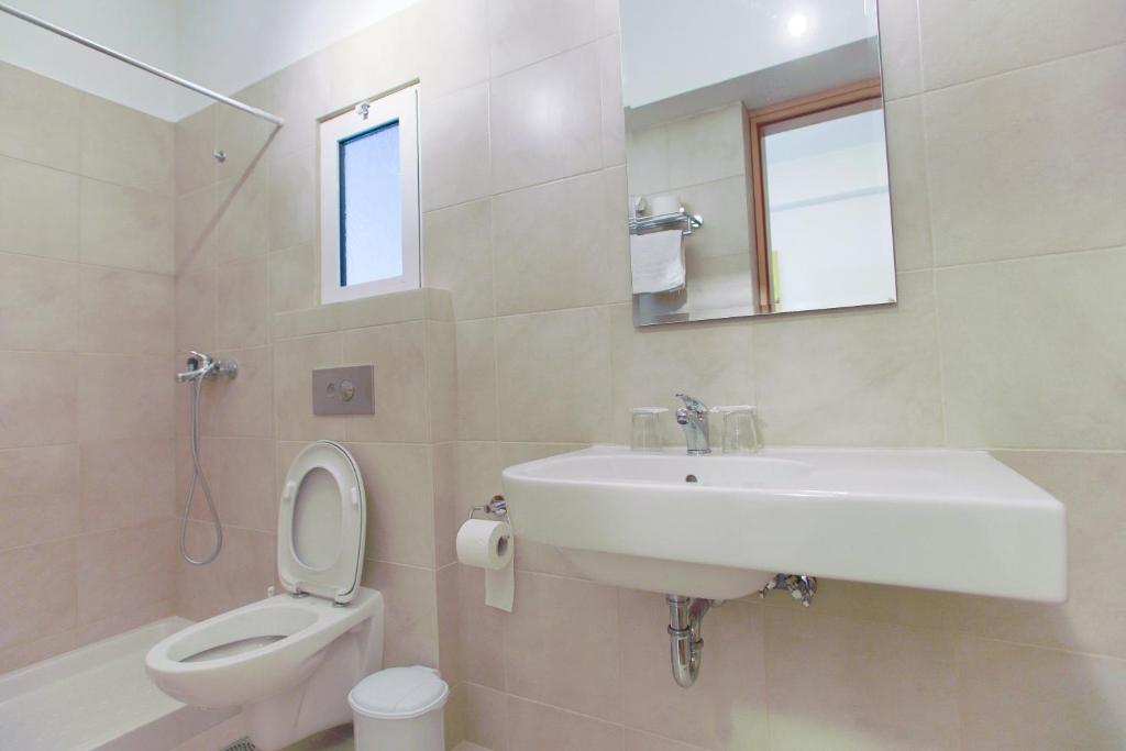 Двухместный (Двухместный номер с 1 кроватью - Без балкона - Цокольный этаж) отеля International Hotel, Родос