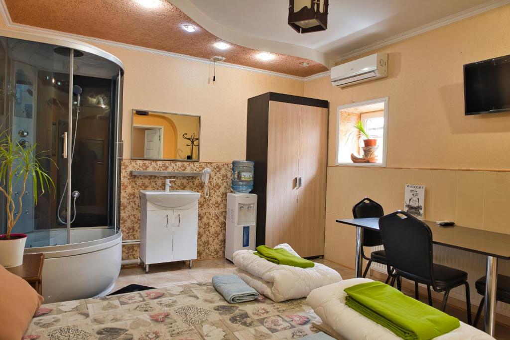 Двухместный (Двухместный номер Делюкс с 1 кроватью и душем) хостела Like Home Hostel, Тирасполь
